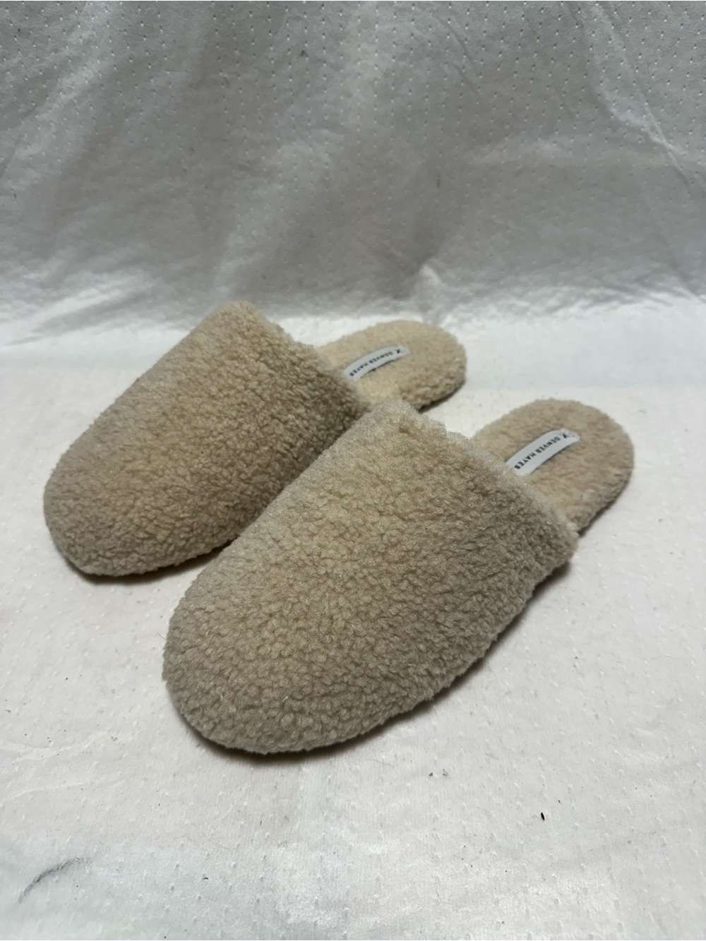 Cozy Shearling Slide Slippers in Cream